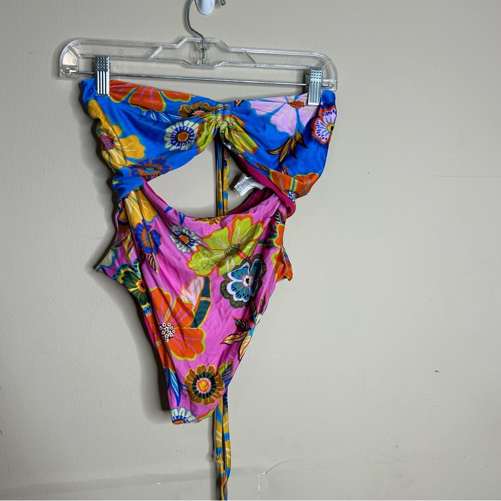 NEW Farm Rio Full Garden One-Piece Cut-Out Swimsuit Floral Size Medium